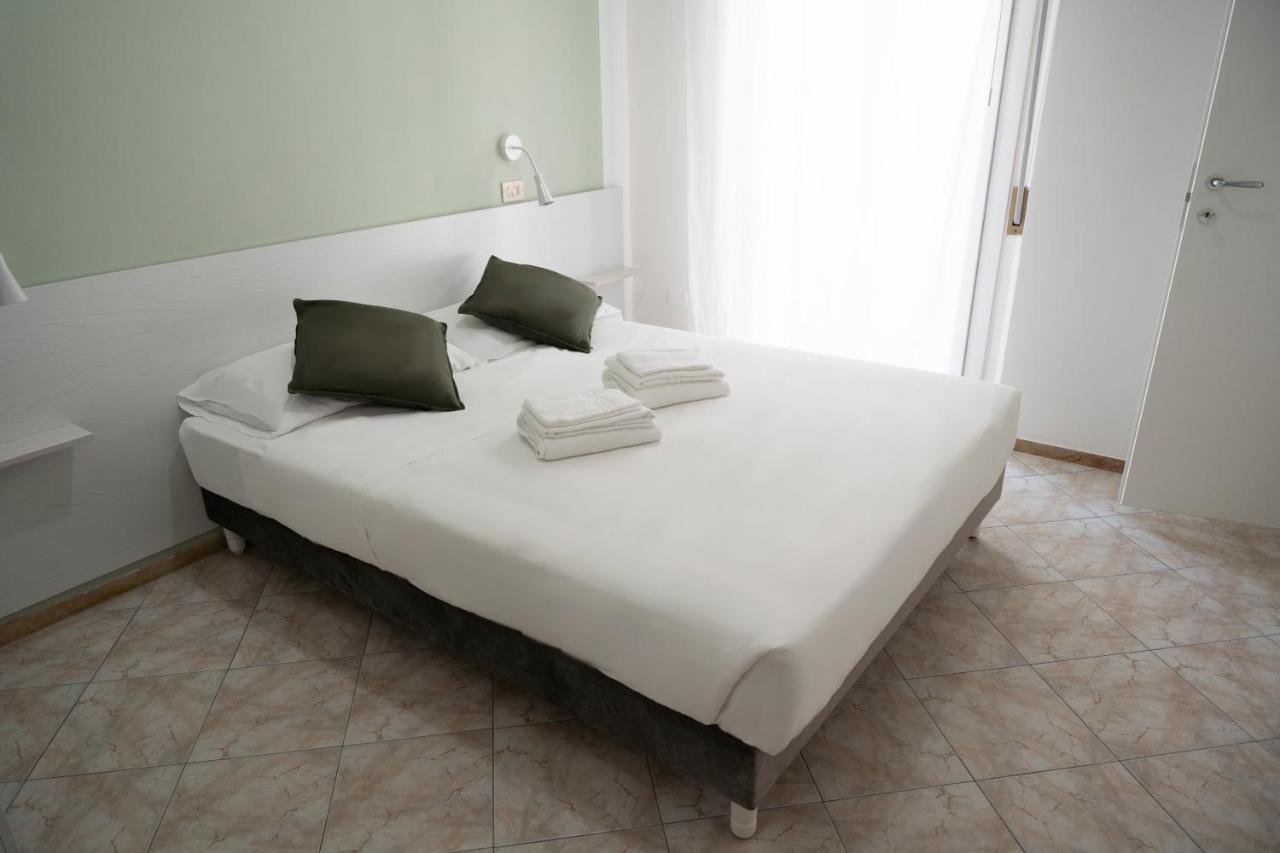 Hotel The Sea Римини Экстерьер фото