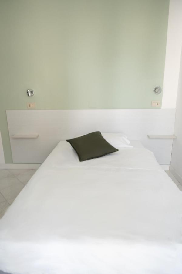 Hotel The Sea Римини Экстерьер фото