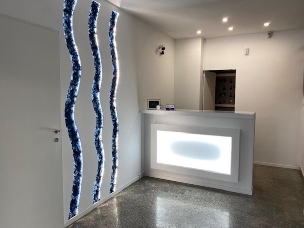 Hotel The Sea Римини Экстерьер фото