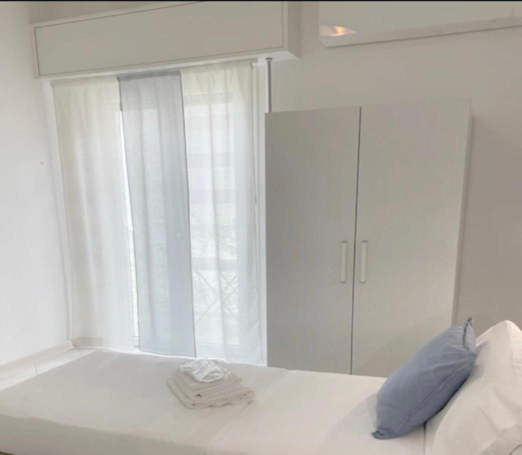 Hotel The Sea Римини Экстерьер фото